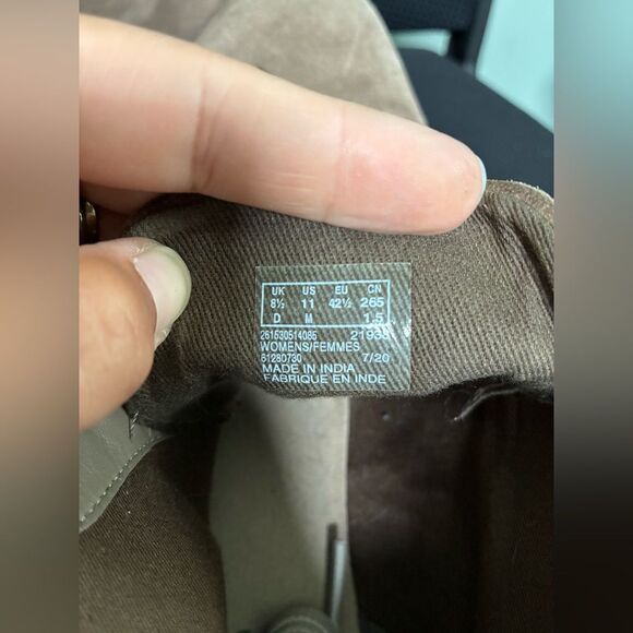 Clarks Women's Phenia Desert Boot in Khaki Suede Size 11 M - Picture 7 of 8